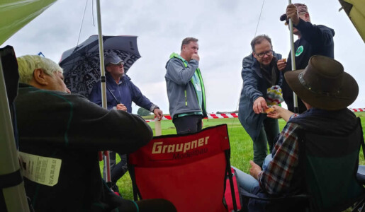 Die Männerrunde und Corinna am Auslöser