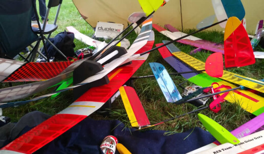 Unser enges, aber buntes Fahrerlager war dem Regen geschuldet