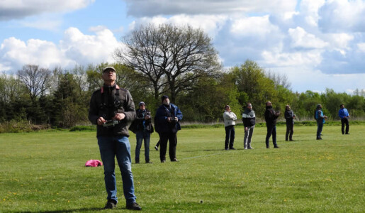 Konzentrierte Blicke gen Himmel