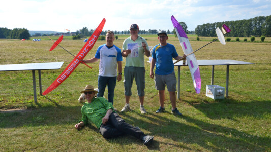Die Gewinner - Pascal (2.), Karsten (Sieger) und Robin (3.) (v.l.n.r.) sowie Mario liegend