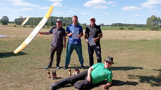 Die Gewiner - Robin (2.), Moritz (Sieger) und Frank (3.) (v.l.n.r.) und Mario liegend
