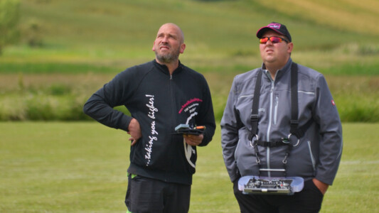 Schmitty und Robert als stille Beobachter