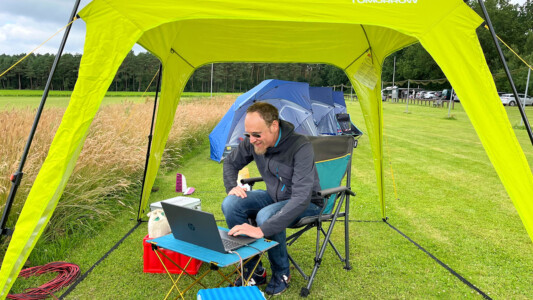 Lars in seiner Zentrale...