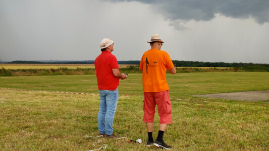 Dunkle Wolken am Horizont