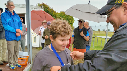 Lars bekommt die DMFV Medaille als bester Junior