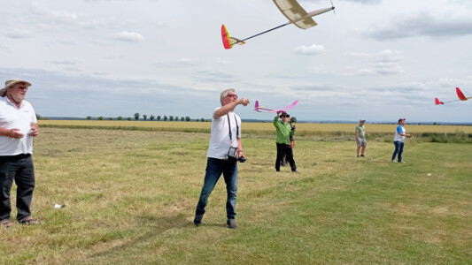 Bernhard mit Georg an der Uhr beim Start