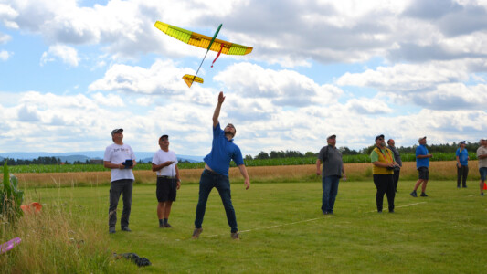 Moritz als Helfer beim Relaese