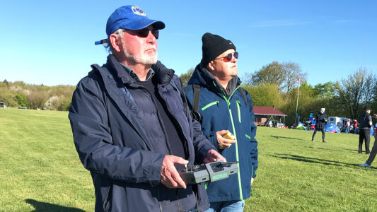 Klaus und Lutz mit konzentriertem Blick