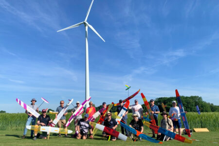 Das Gruppenbild mit Windrad (Foto: RC-Network)